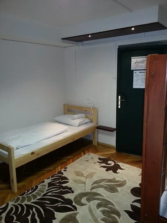 Walking Bed Budapest Hostel