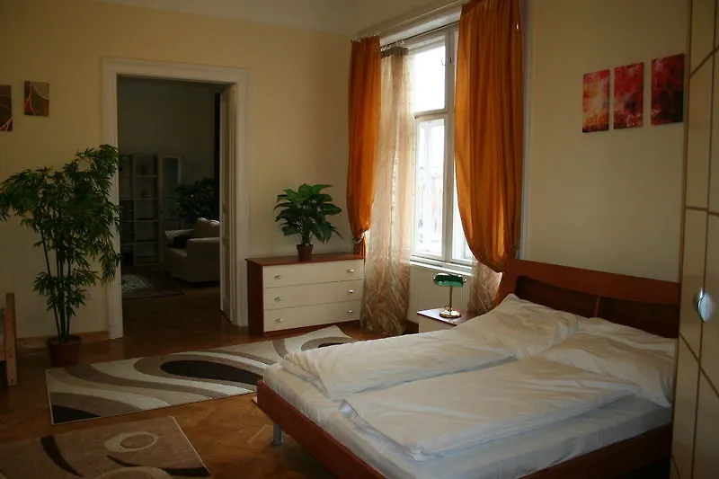 Walking Bed Budapest Hostel Ungarn