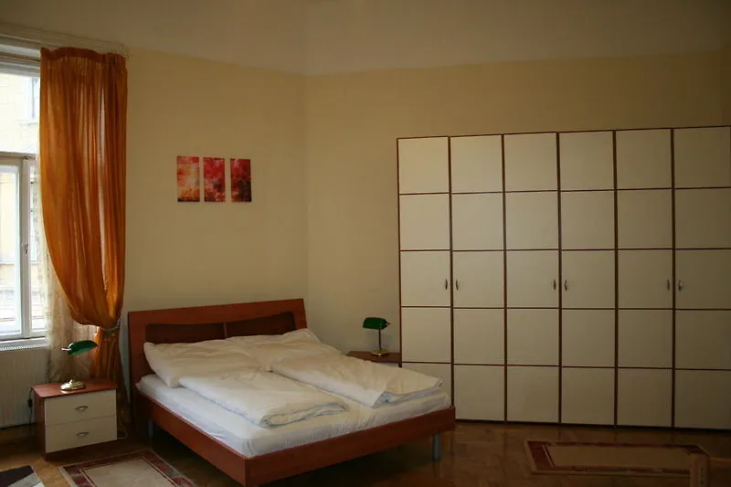 Walking Bed Budapest Hostel